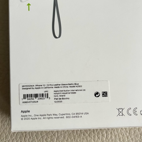 NWT - Apple iPhone 12/12 Pro Leather Sleeve with Card Slot (Baltic Blue) - Picture 3 of 5